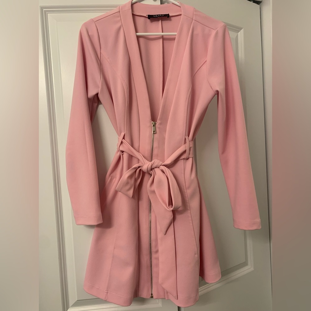 Cute pink dress. Size M.